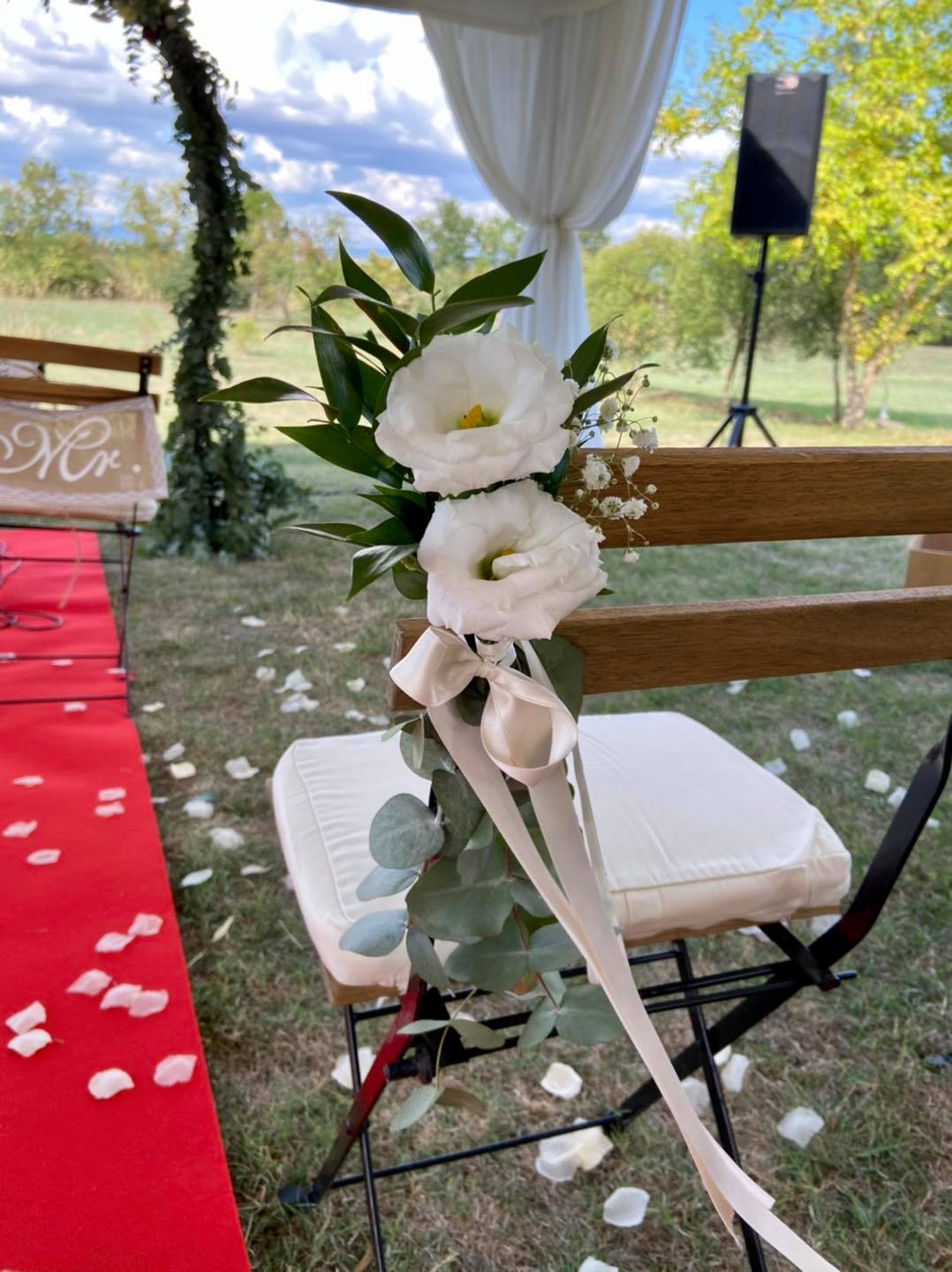 Addobbi floreali per matrimonio in giardino