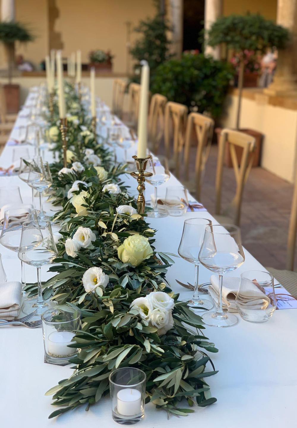 Tavolo cerimonia con fiori
