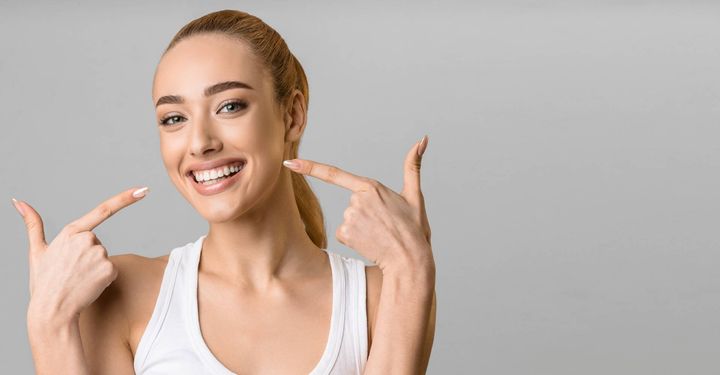 dentista controlla denti bambino