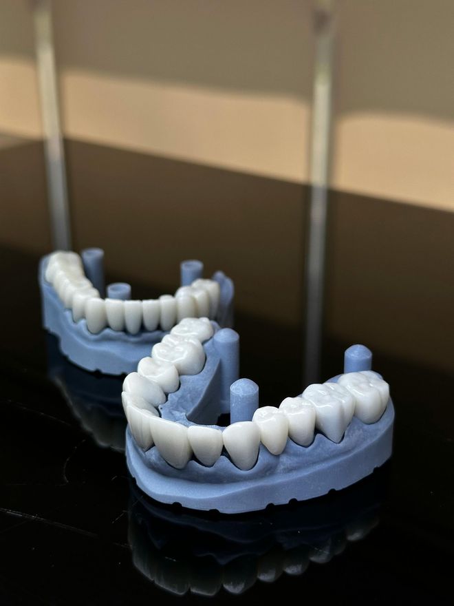 dentista controlla denti bambino