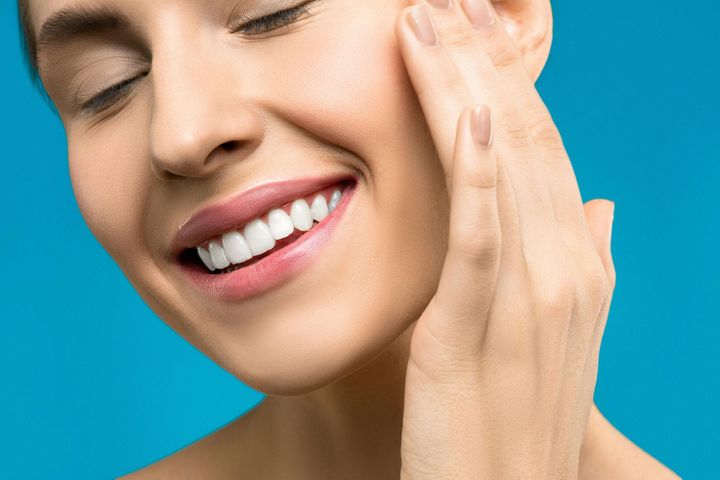 dentista controlla denti bambino