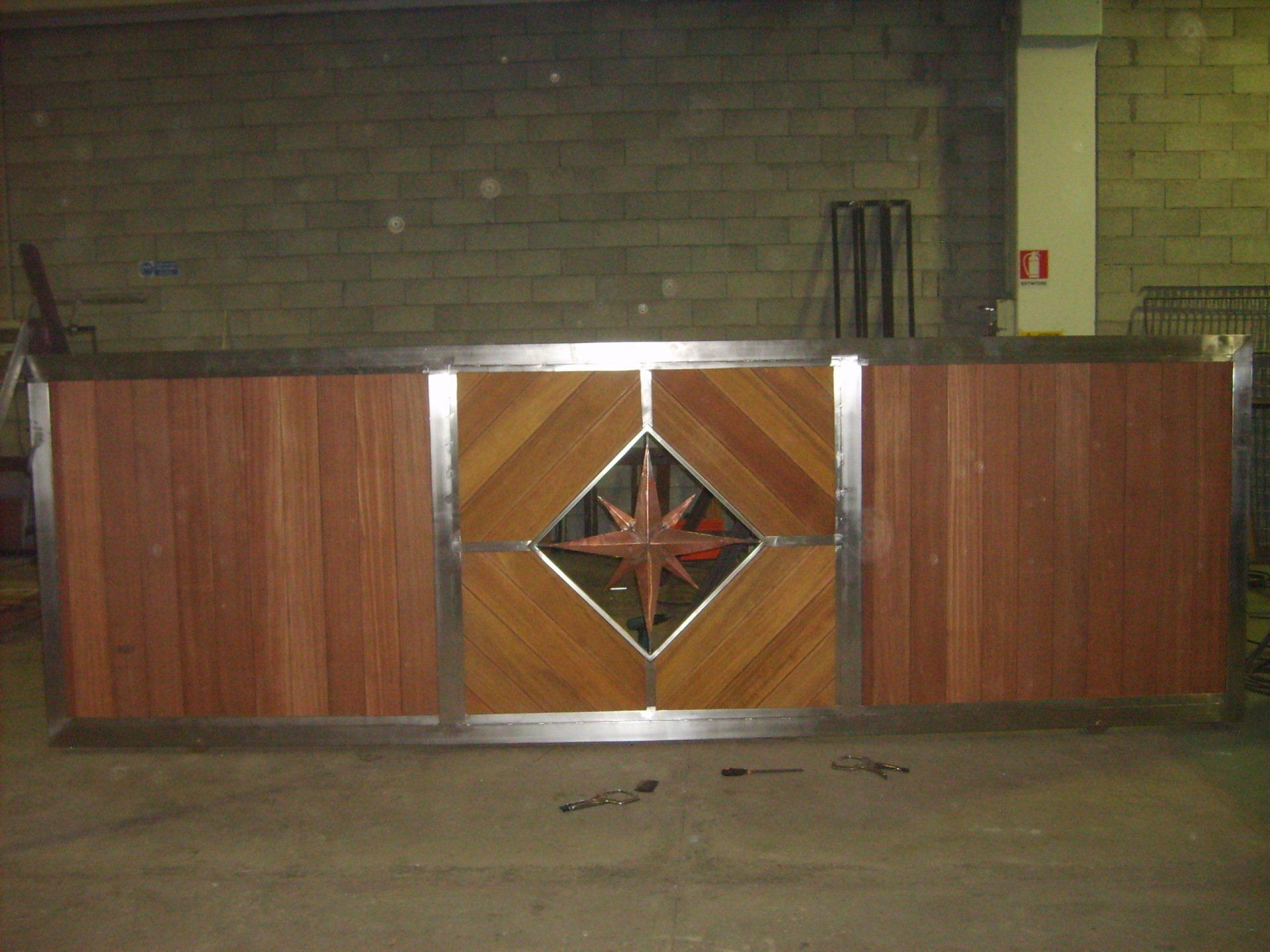 cancello acciaio legno rame