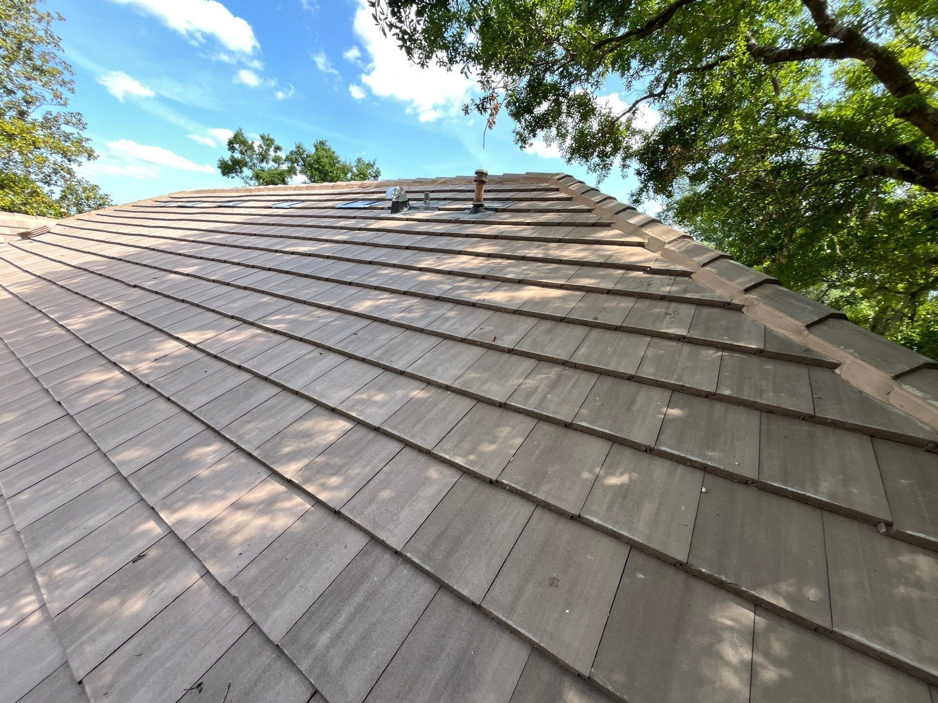Close-up view of a professionally installed Eagle Bel Air Santa Paula/Terracotta concrete tile roof in Zephyrhills, Florida.