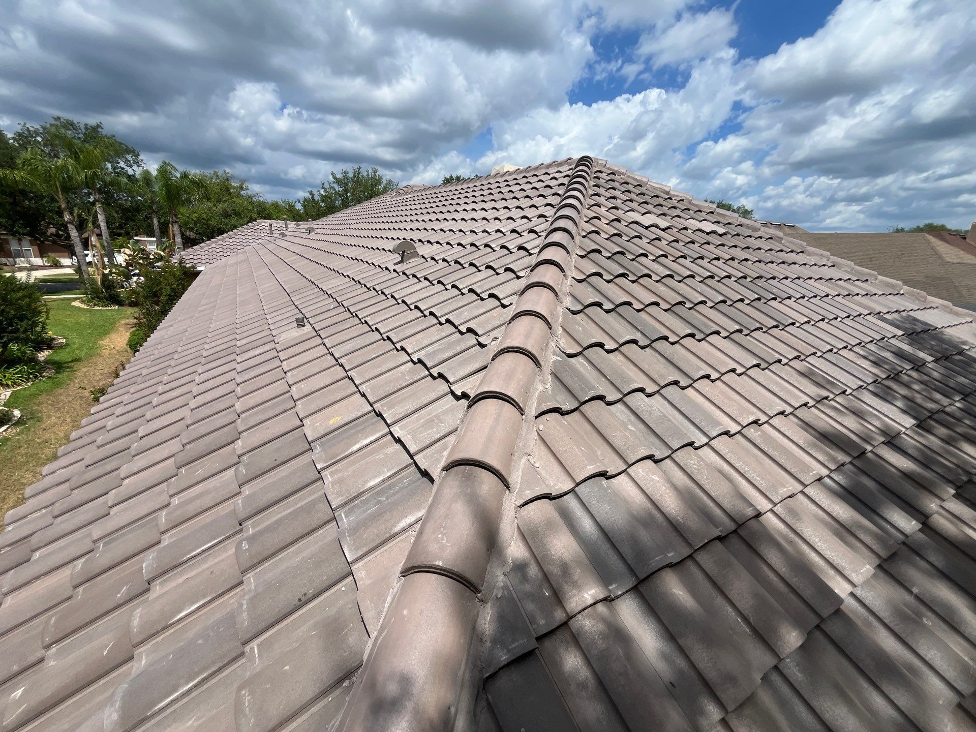 Eagle Capistrano tile roof on home in Land O’ Lakes, Florida
