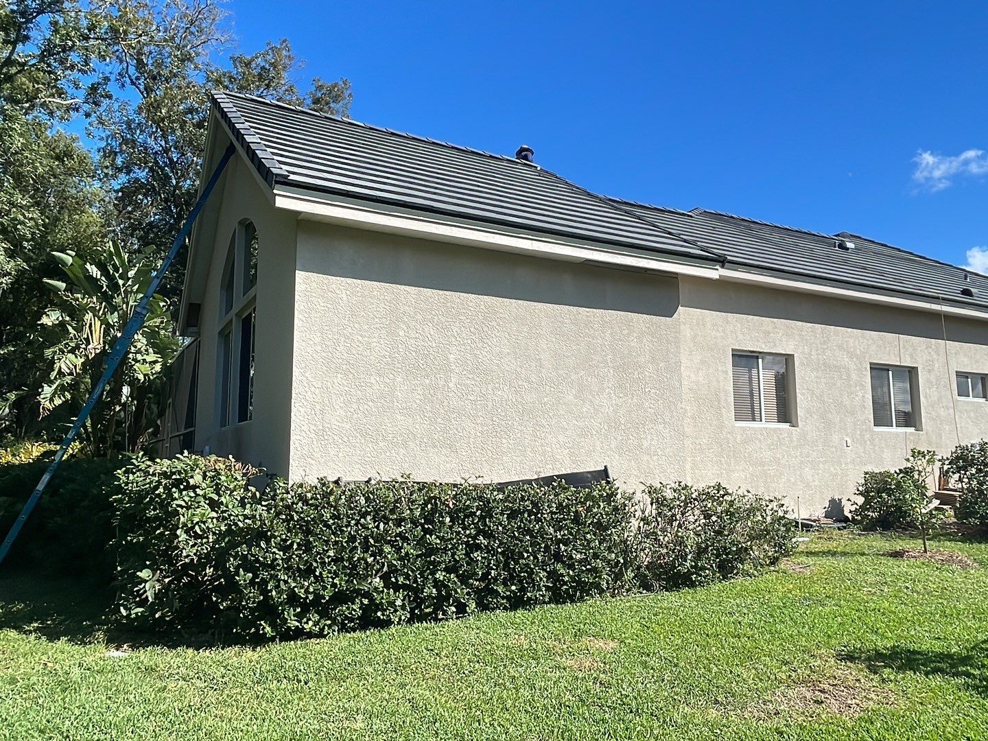Dark charcoal tile roof in Dade City FL