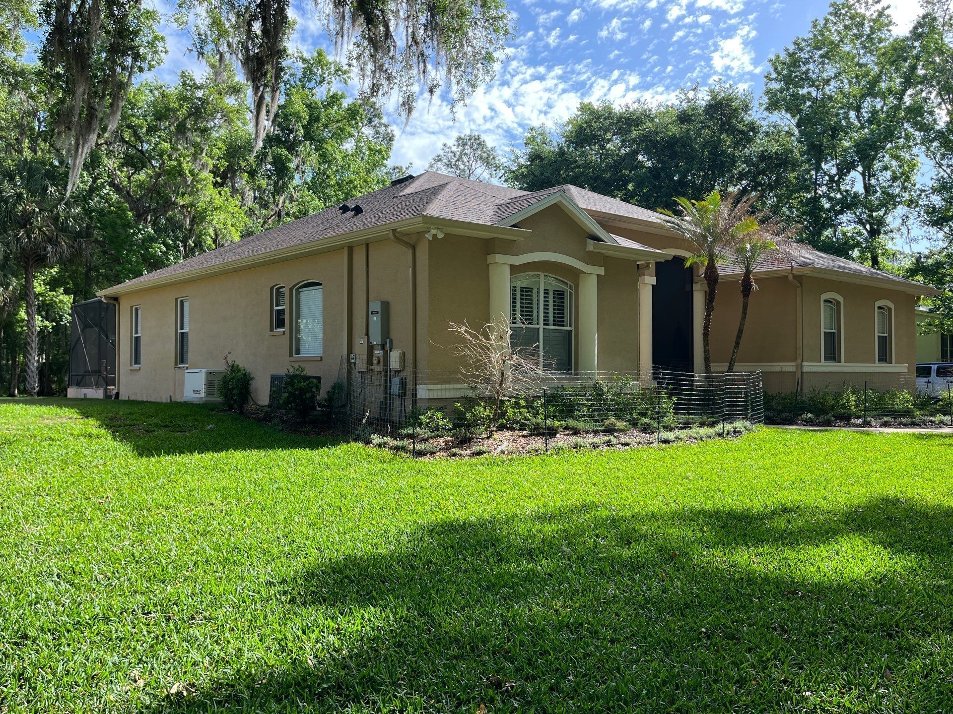 Beautiful home with a newly installed architectural shingle roof in Zephyrhills, FL.