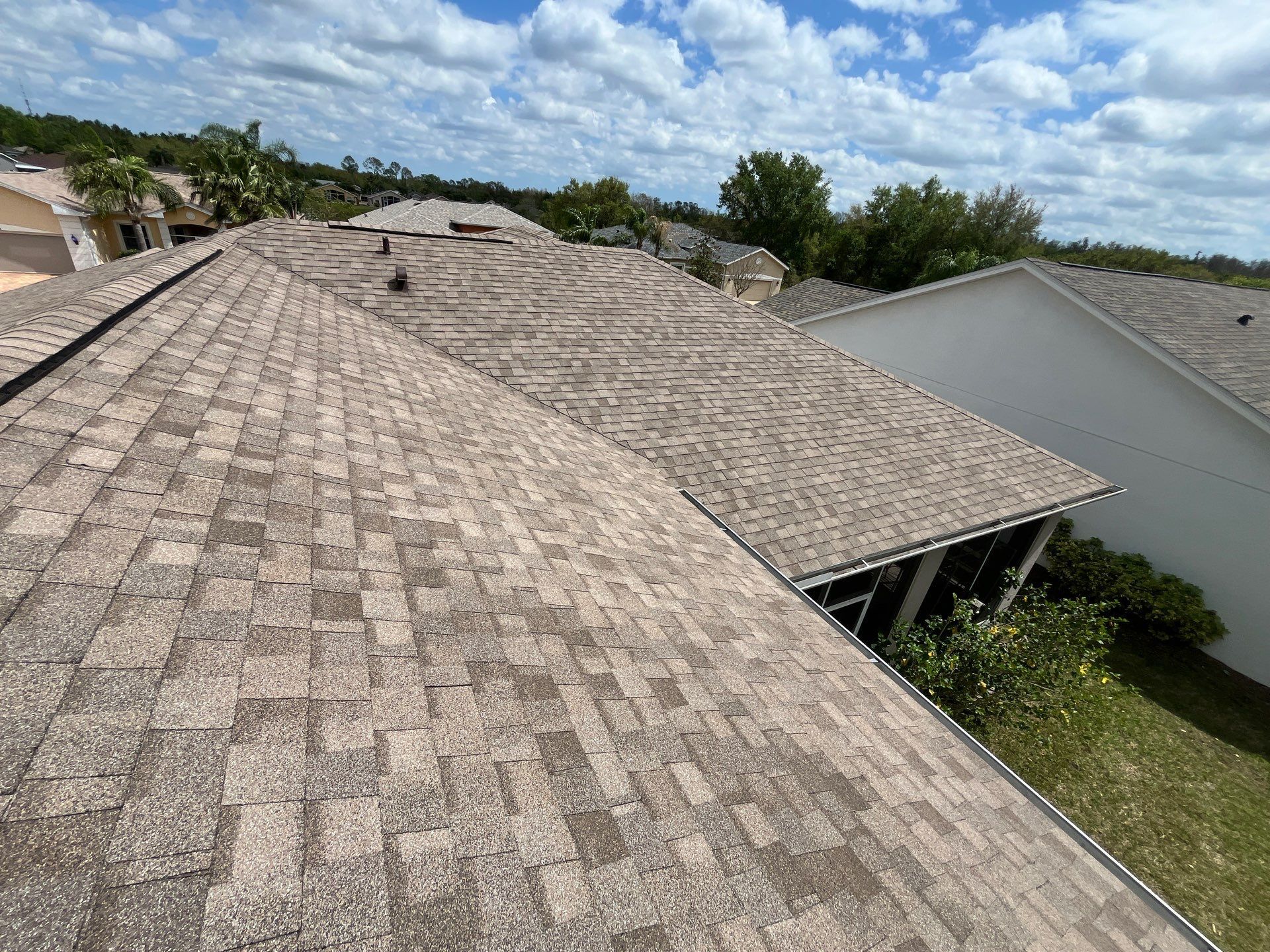 Rear view of a CertainTeed Landmark Sunrise Cedar shingle roof replacement in San Antonio, Florida.