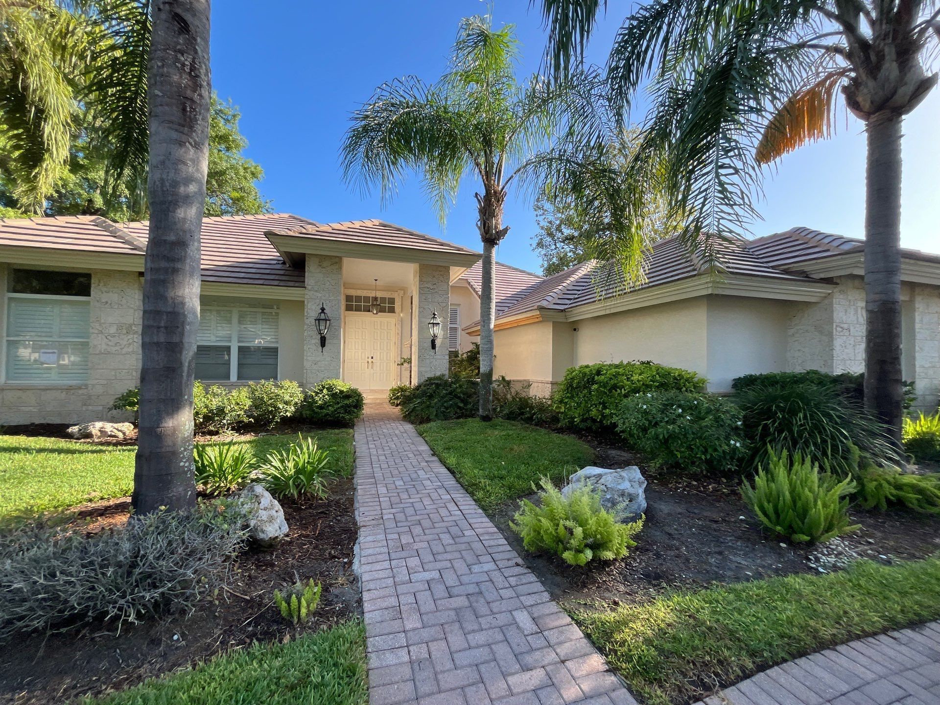 Beautiful home with a newly installed Eagle Bel Air concrete tile roof in the Fairway Village community of Zephyrhills, FL.