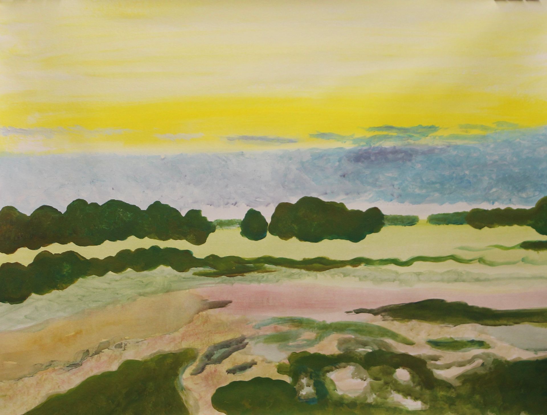 Een schilderij van een landschap met bomen en een gele lucht