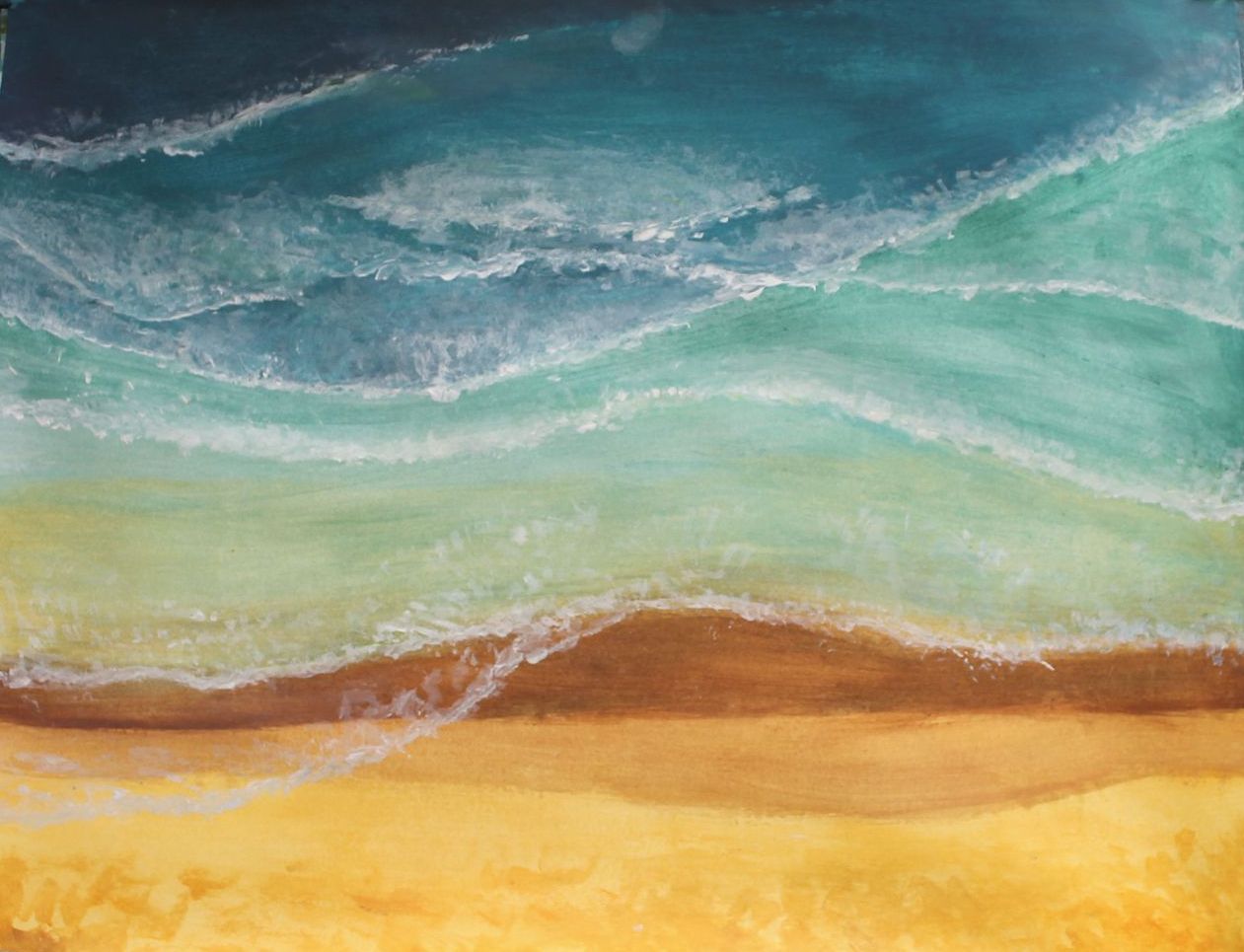 Een schilderij van golven die op een zandstrand beuken