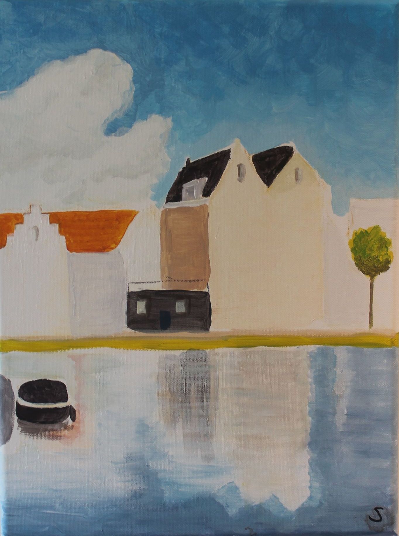 Gebouwen met zadeldaken weerspiegelen zich in een kanaal onder een blauwe hemel. Naast een gebouw staat een kleine boom.