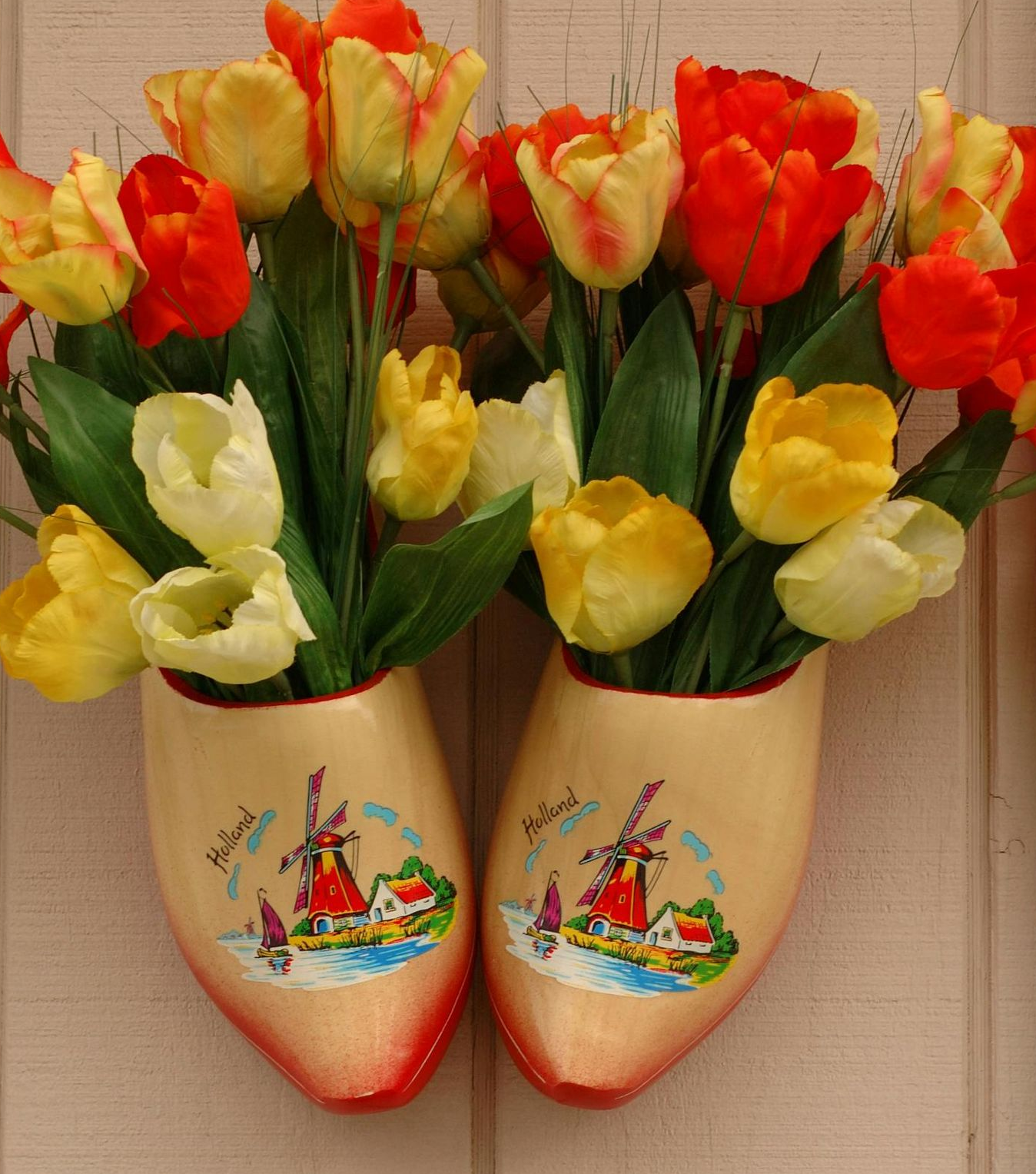 gele tulp open