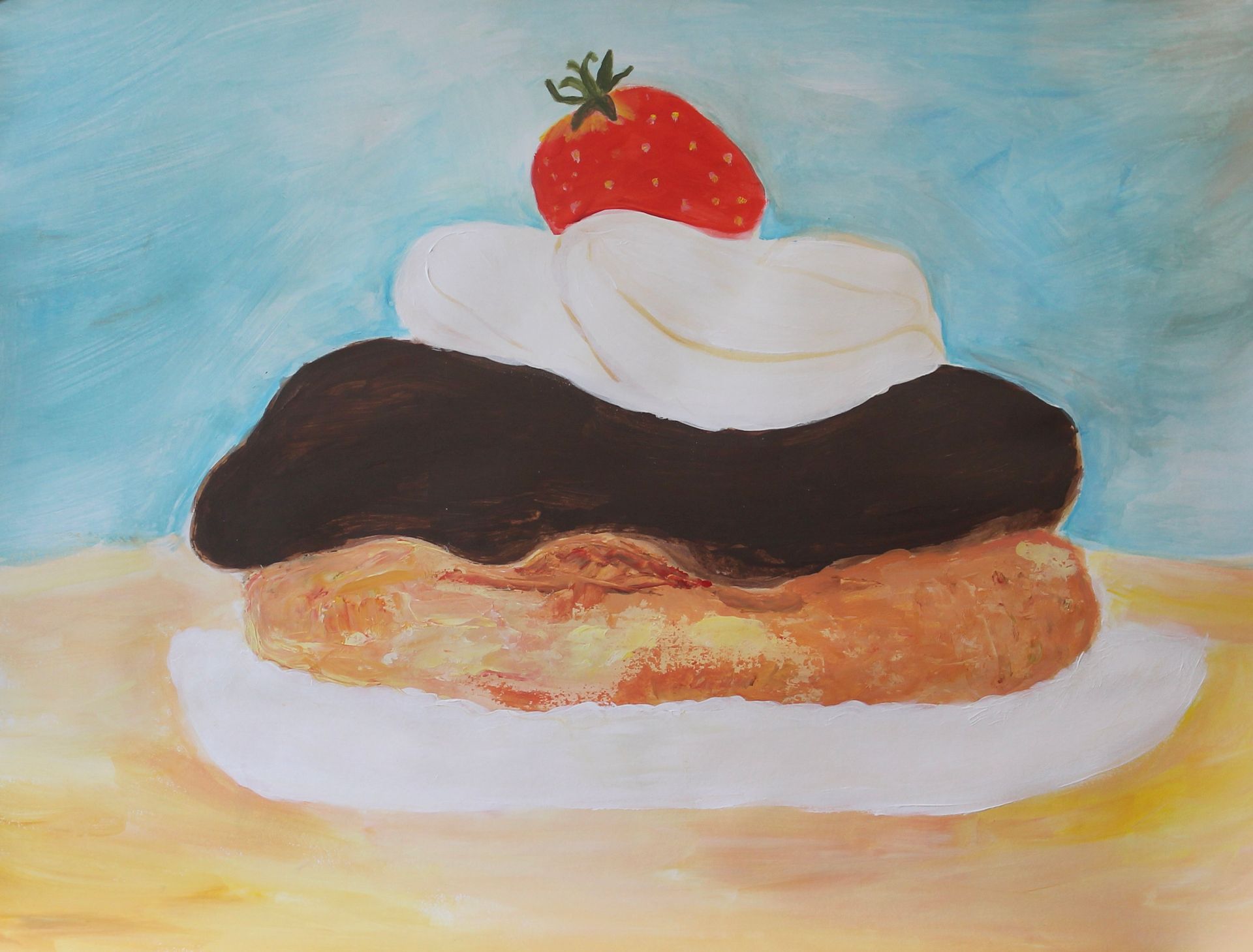 Een schilderij van een chocoladetaart met slagroom en een aardbei erop