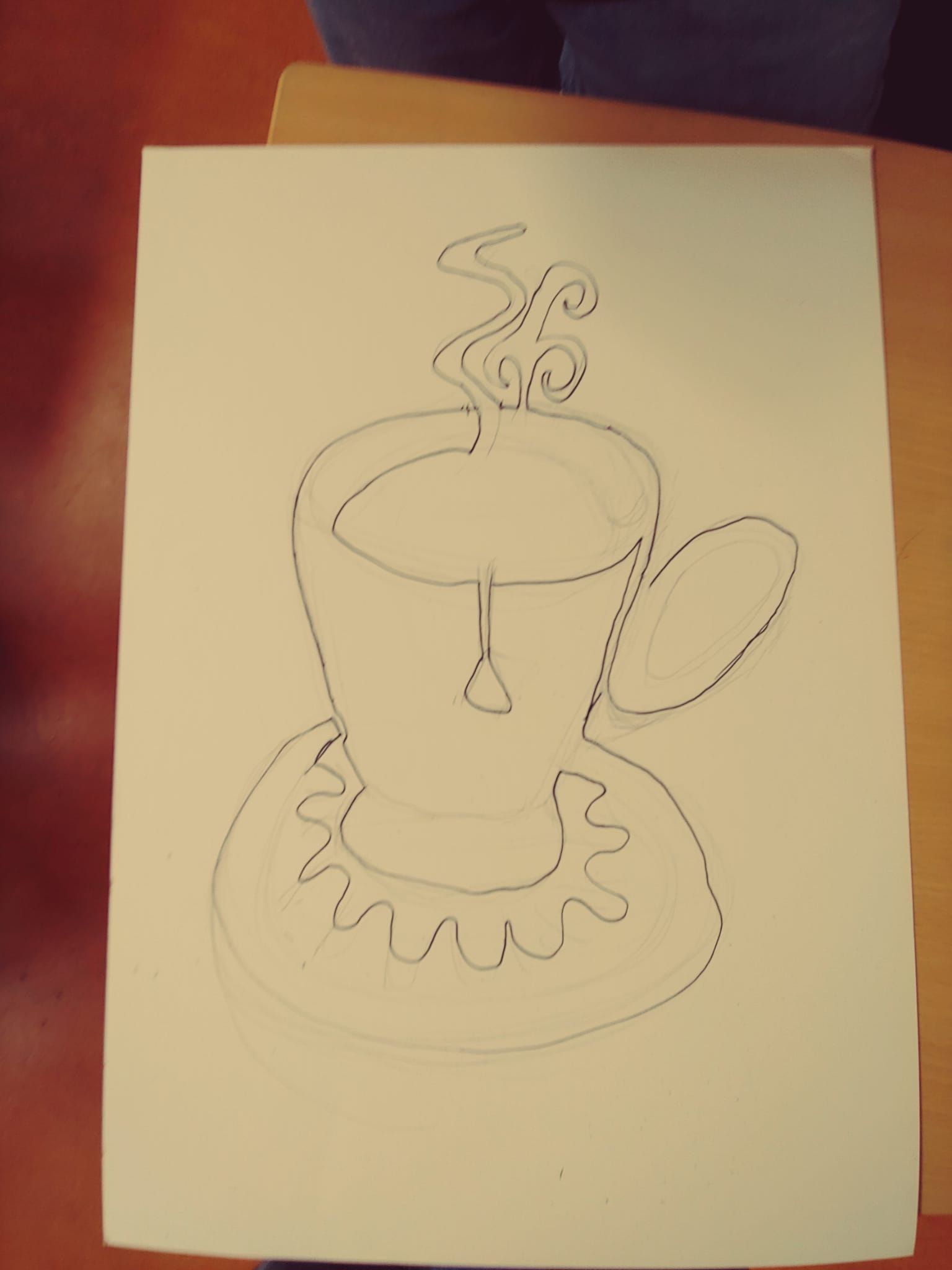 Een tekening van een kopje koffie op een schoteltje