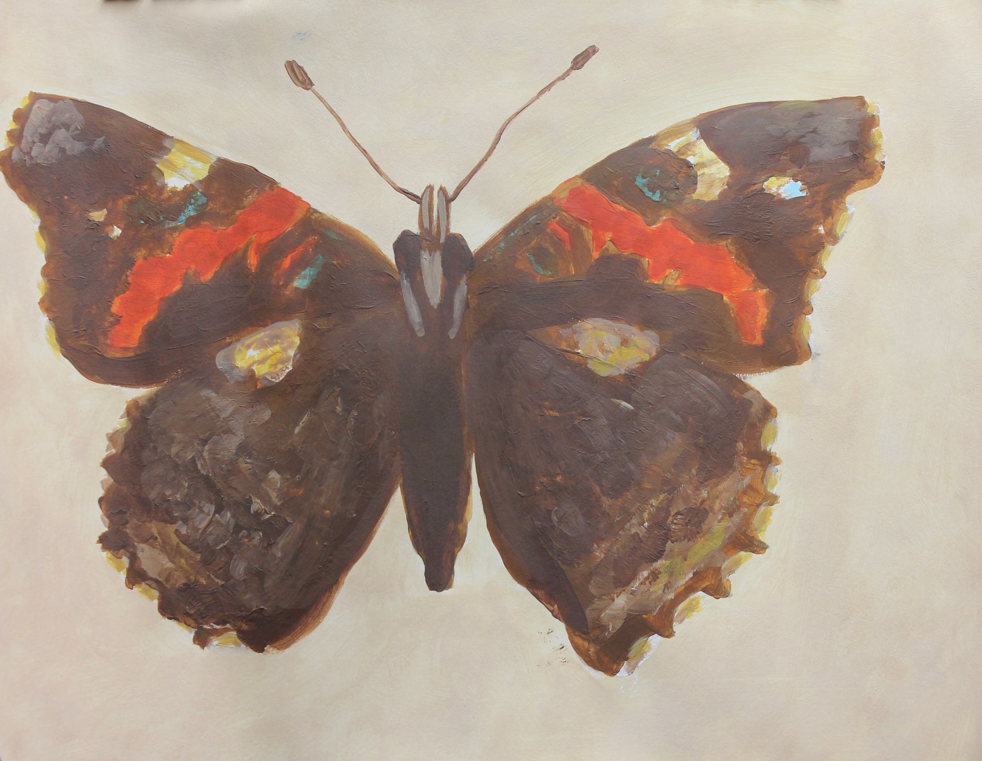 Een schilderij van een bruin rode vlinder op een witte achtergrond