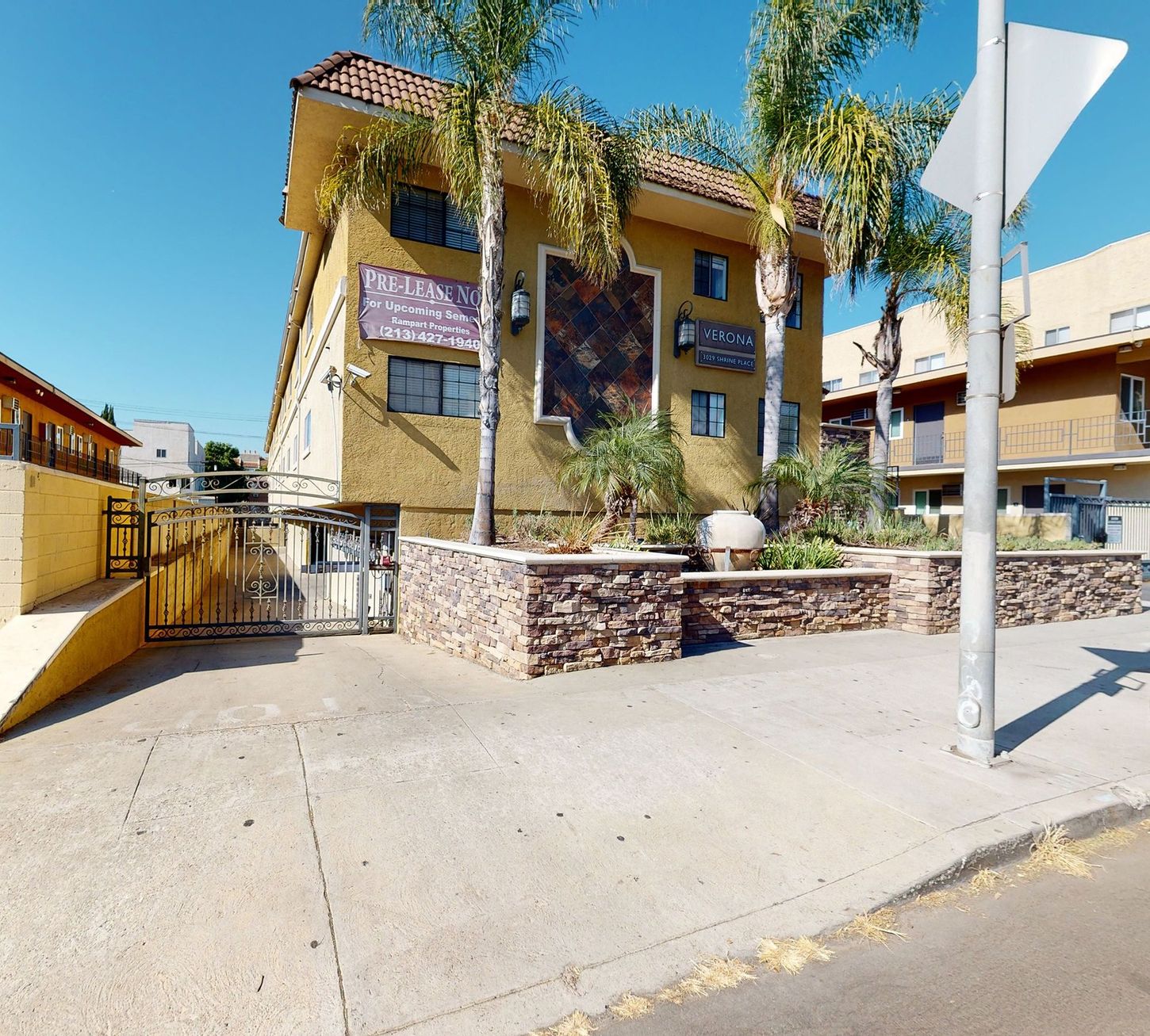 A 3d model of a building with a sign that says ' plaza ' on it