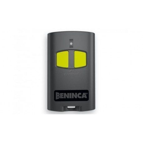 Un telecomando Beninca grigio scuro con due pulsanti gialli e una piccola spia luminosa.