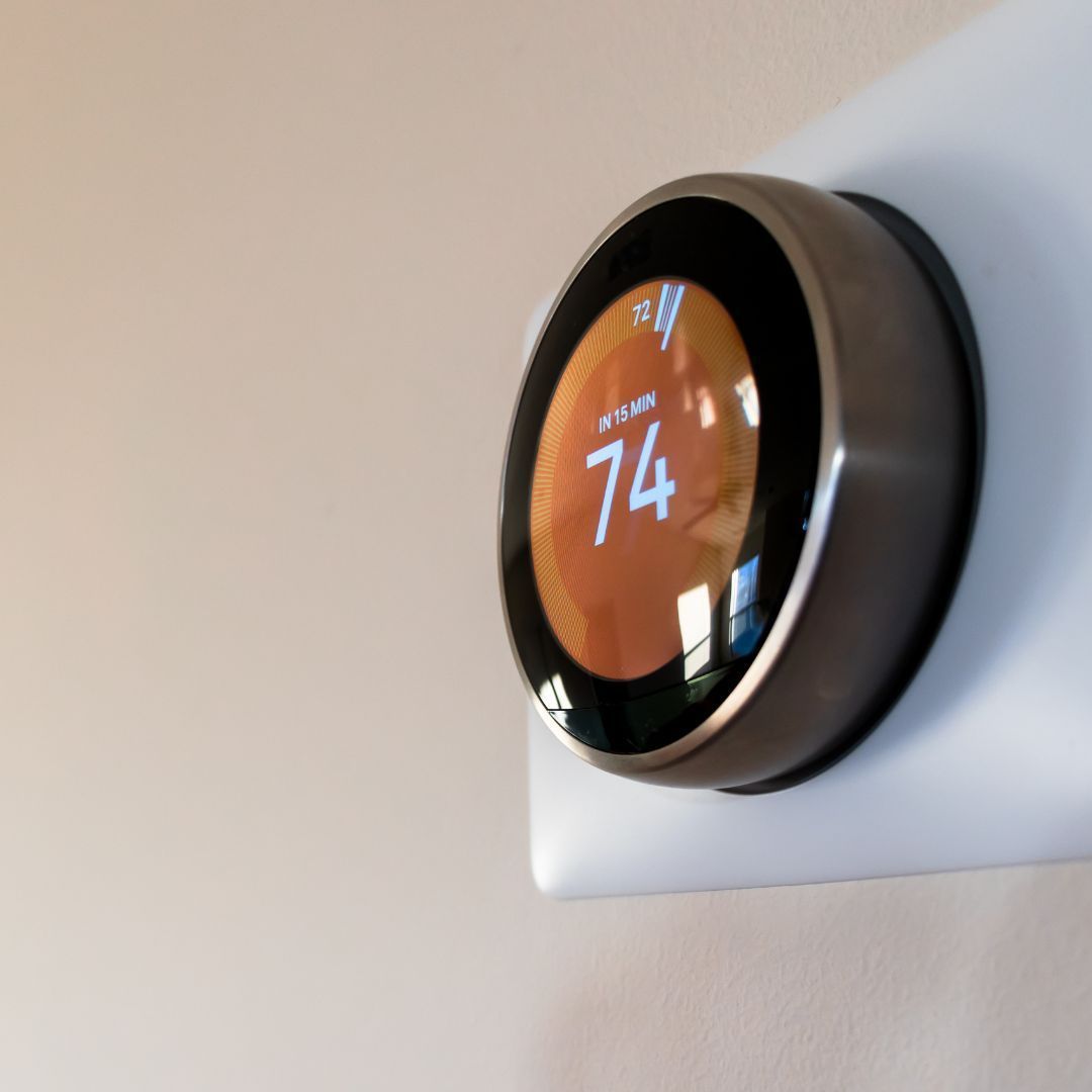 Learn More About Amana Energy Efficient HVAC Units A round thermostat with the number 74 on it