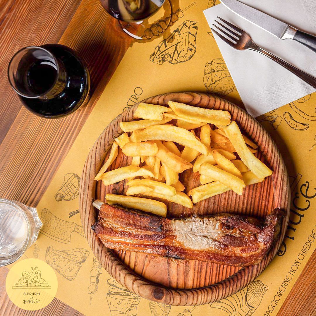 carne con patatine fritte