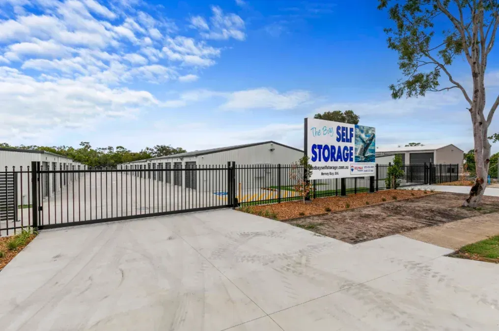 A Halfway-open Storage Unit