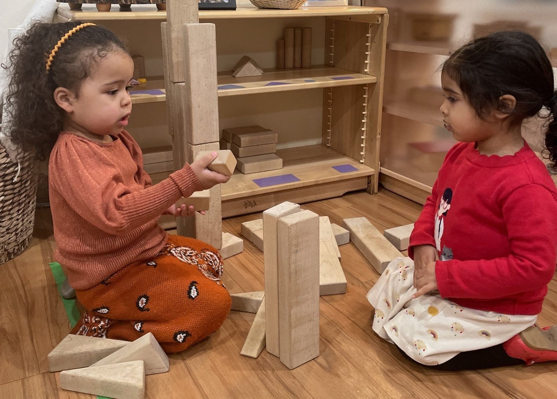 Montessori children working together