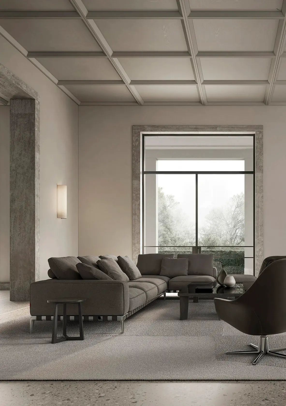Sala de estar minimalista con sofá seccional gris, ventana grande y decoración neutra.