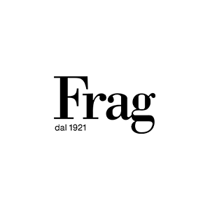 Logotipo negro de “Frag” con el texto pequeño “dal 1921” debajo sobre un fondo blanco.