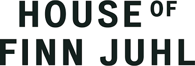 Logotipo de texto negro con la inscripción “HOUSE OF FINN JUHL” sobre un fondo blanco.