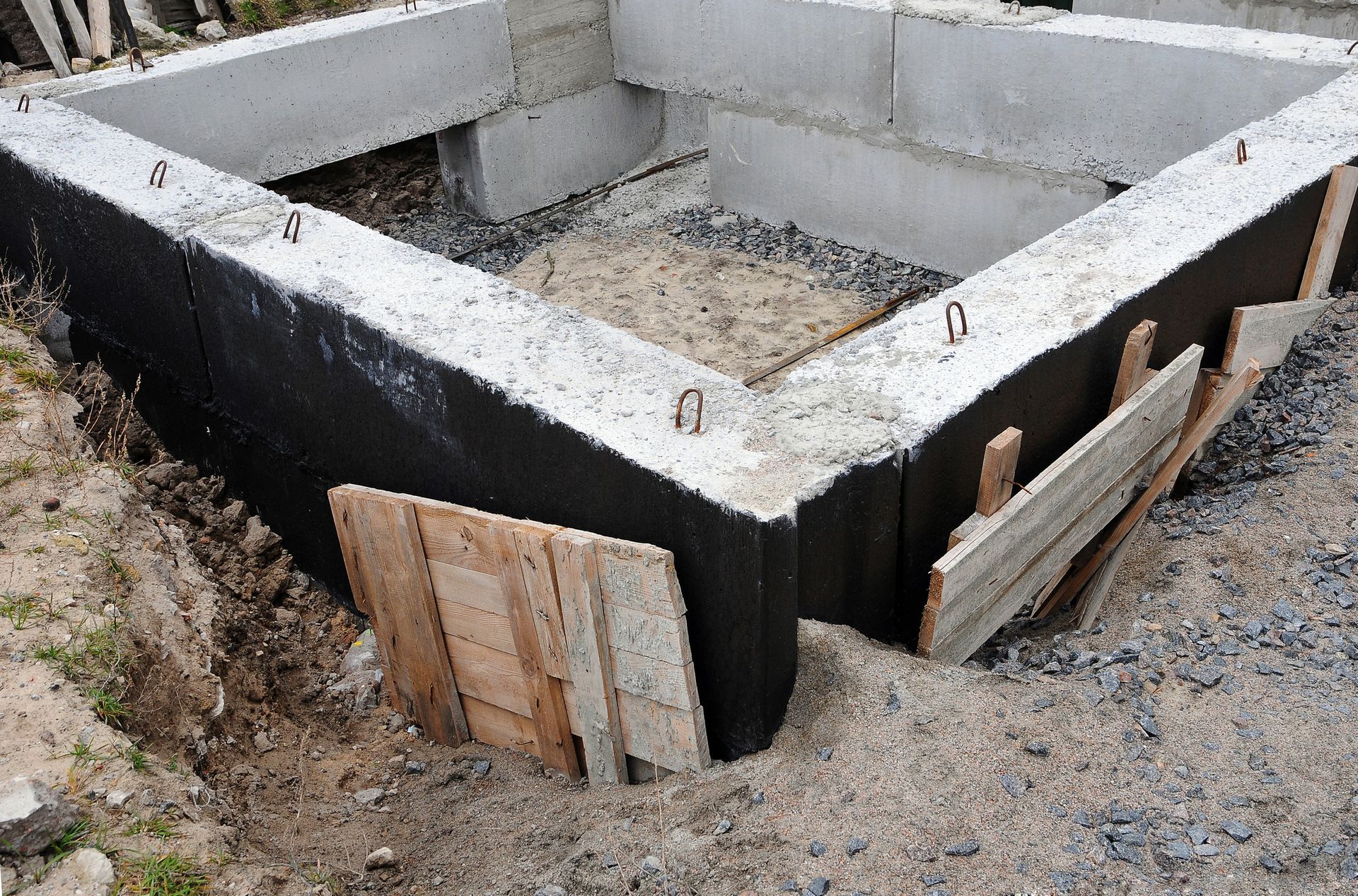 Waterproofing foundation bitumen, damp proofing coatings.