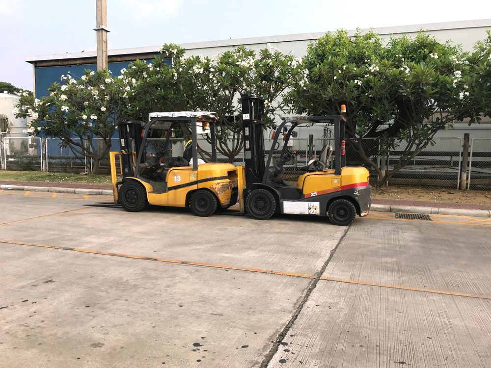 Mechanic Repairing The Forklifts — A1 Forklifts In Coffs Harbour NSW