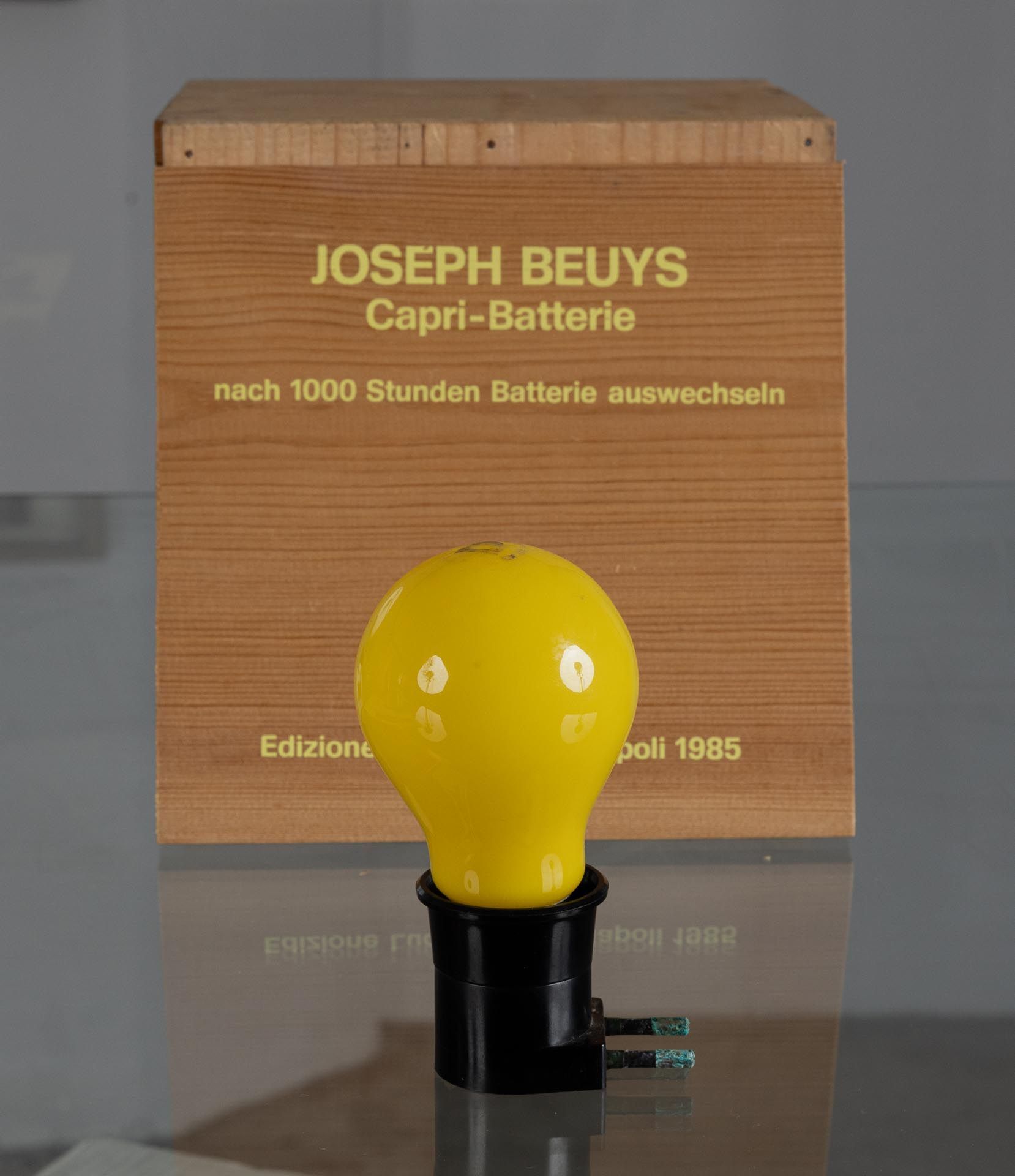 Bulb & socket: 3.1 x 4.3 x 2.4 inches.