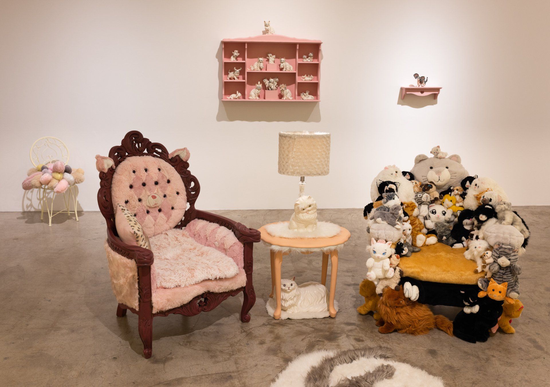 A room with two chairs and a table filled with stuffed animals.