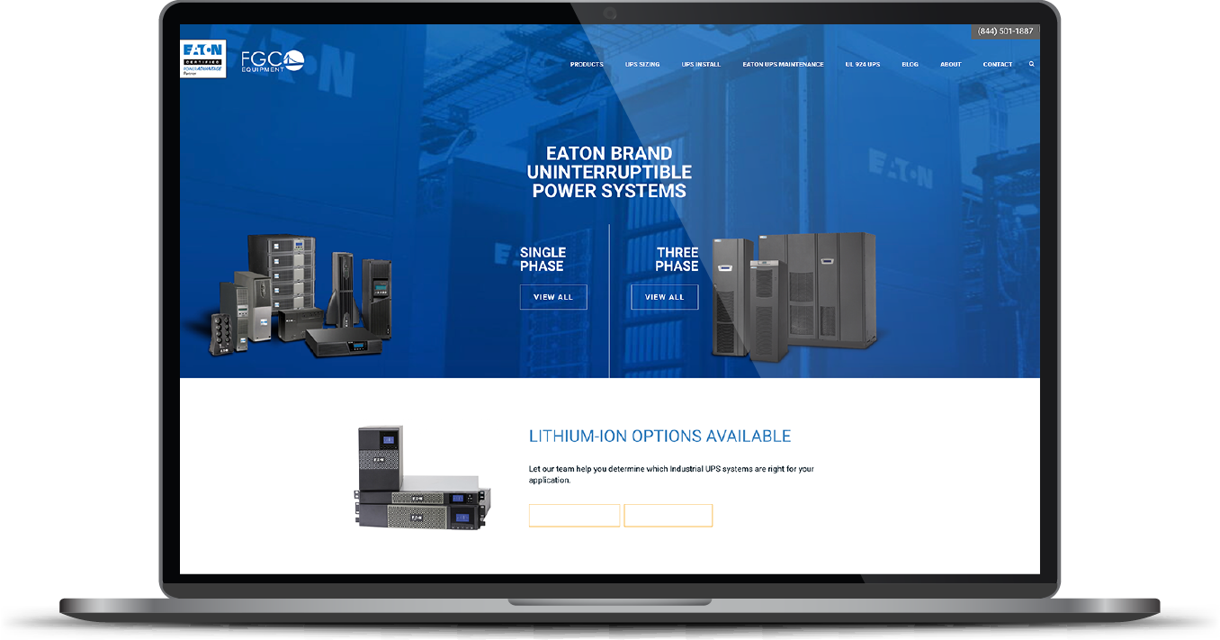 Laptop displaying a blue industrial machinery website with product images and Chinese text