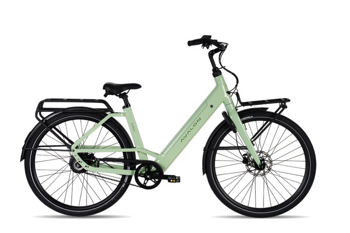 Lichtgroene Avalon E-Moev elektrische stadsfiets met riemaandrijving en krachtsensor