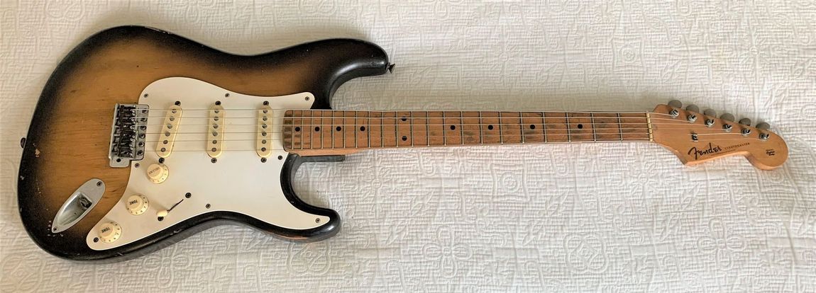 vintage guitar 2