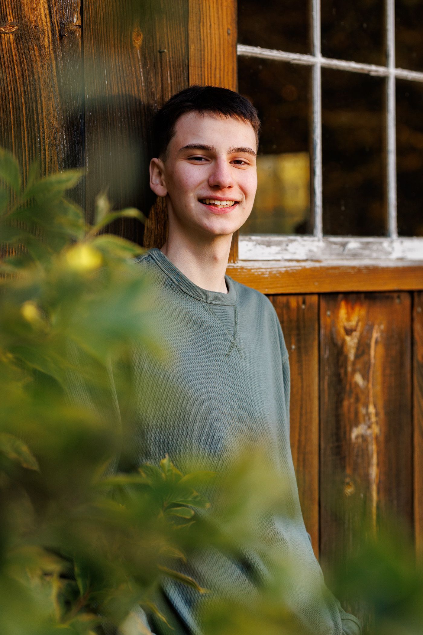 High school senior - senior photography - male student leaning against building