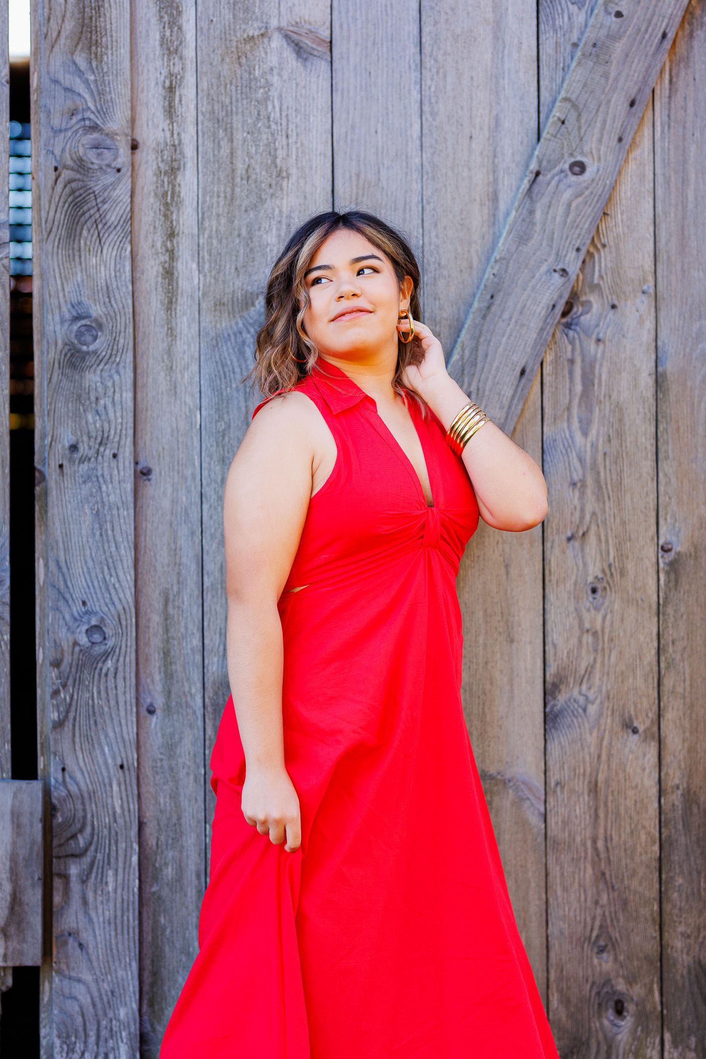 High school senior - senior photography - female student posing in front of wooden door