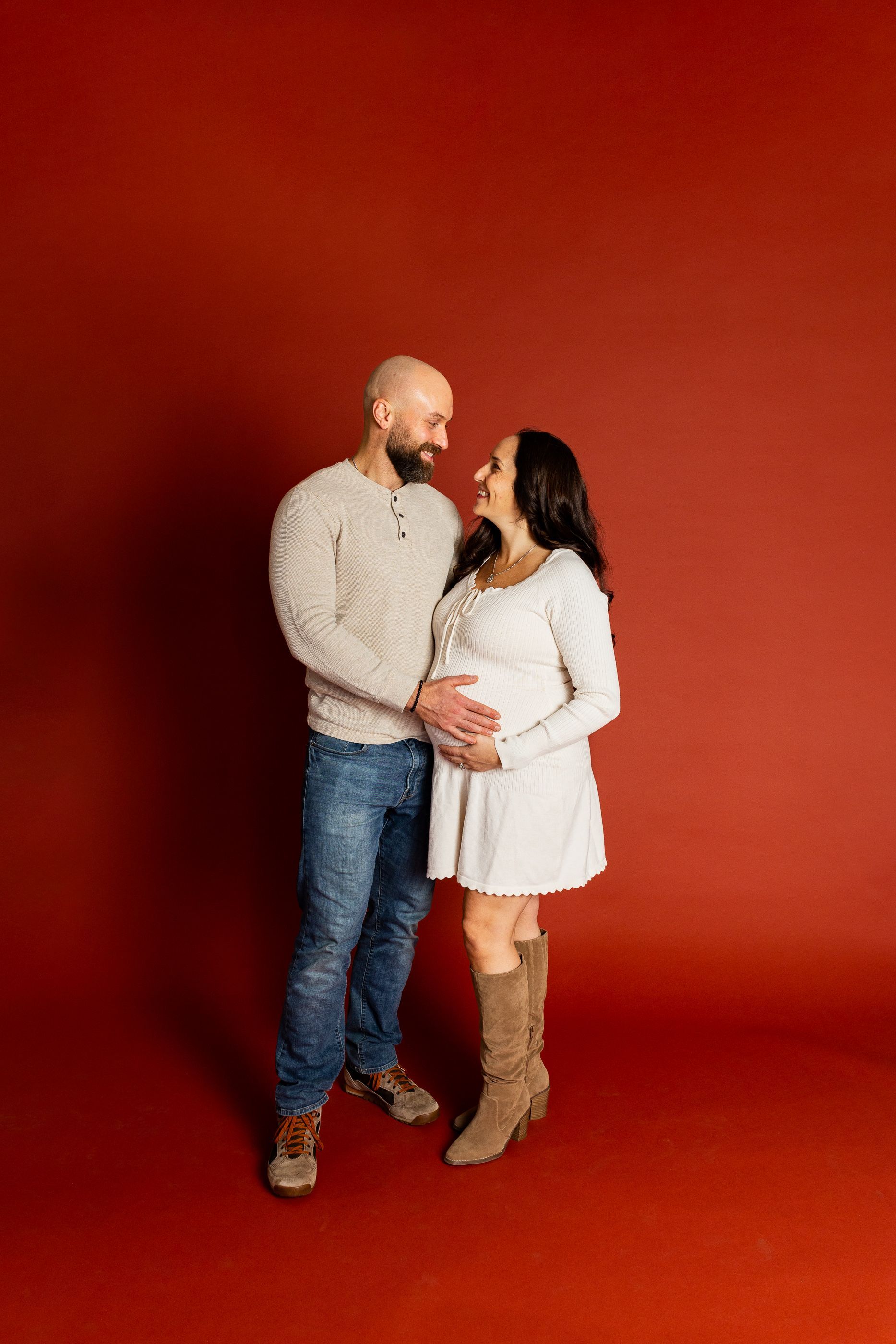 Maternity photography mom and dad embracing