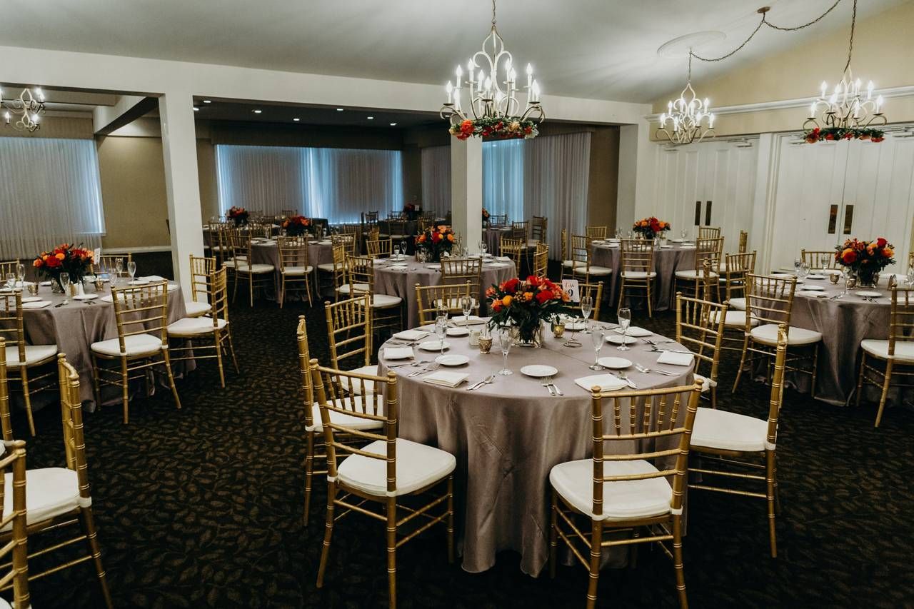 Party Tables and Chairs ─ East Rutherford, NJ ─ Content Party Rentals Inc.