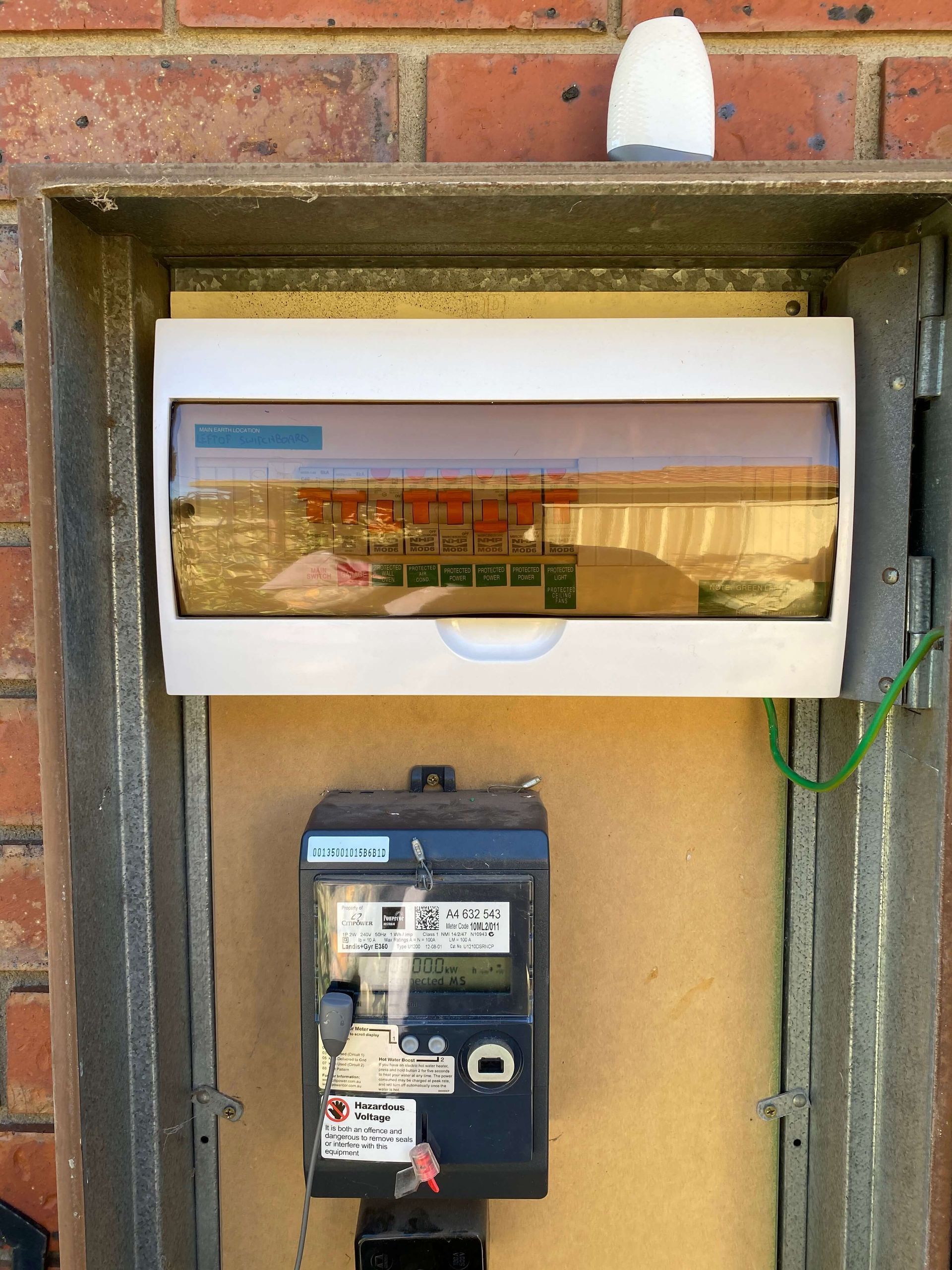 Ceramic fuse replacement with safety switch