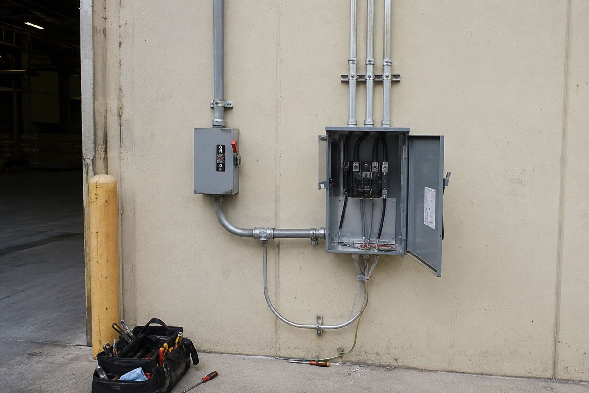 Adding Additional Insureds to an Electrician's GL Policy: When and How