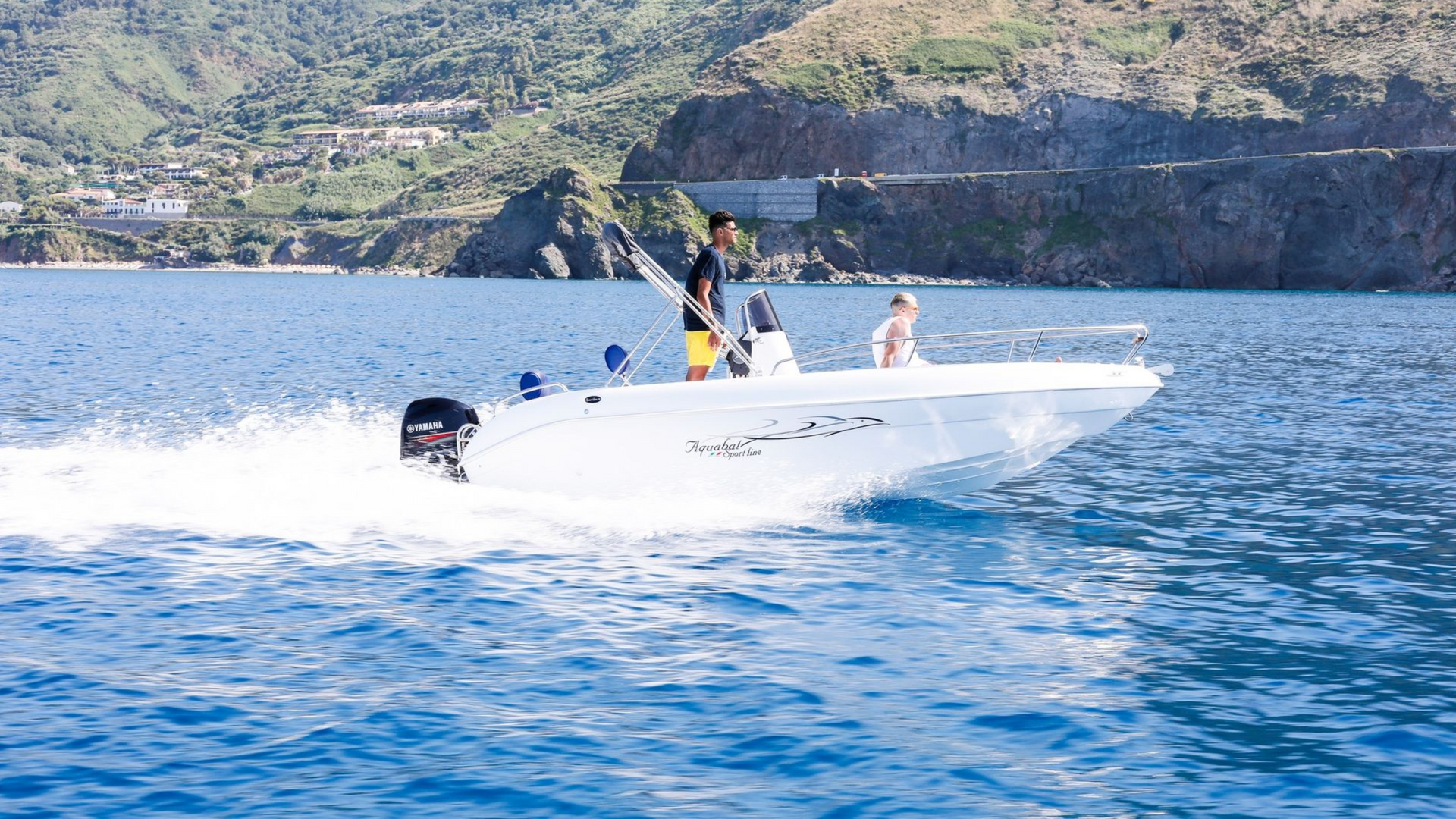 Un open dalle linee moderne e accattivanti, facile da condurre e con ampi spazi, studiata nei minimi dettagli per soddisfare le esigenze di tutti gli amanti del mare; ideale anche per i non patentati che vogliono godersi una gita in barca.
CARATTERISTICHE TECNICHE
Motorizzazione: FUORIBORDO
Lunghezza f.t. cm: 553
Larghezza max cm: 222
Potenza HP: 40-110 (max peso motore 165 kg)
Peso senza motore: 550
Persone: 7
Materiale: VETRORESINA
Omologazione: CE C
ACCESSORI STANDARD
asta 360 °
cuscineria completa
luci di via
musone
pannello di controllo
parabrezza
pompa di sentina
scafo bianco
scaletta bagno
tasche laterali
volante con timoneria monocavo
OPTIONAL
bussola
cuscineria lux
doccia con autoclave
eva teak
piede tavolo
portacanna
scafo colorato o striscia colorata
stereo
impianto carburante
telo copri barca
telo copri consolle
tendalino
tromba
*L’azienda si riserva il diritto di variare i prezzi e le caratteristiche tecniche dei suoi prodotti senza preavviso od obbligo alcuno.