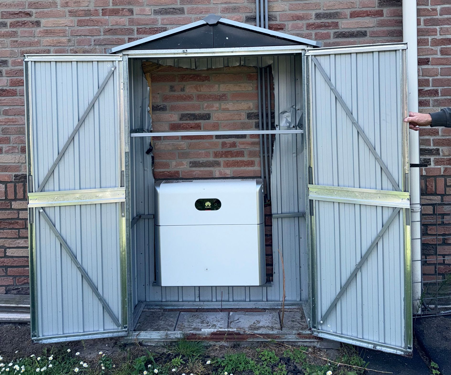 Welke thuisbatterij heb ik nodig als ik zelf zonne-energie wil opslaan?