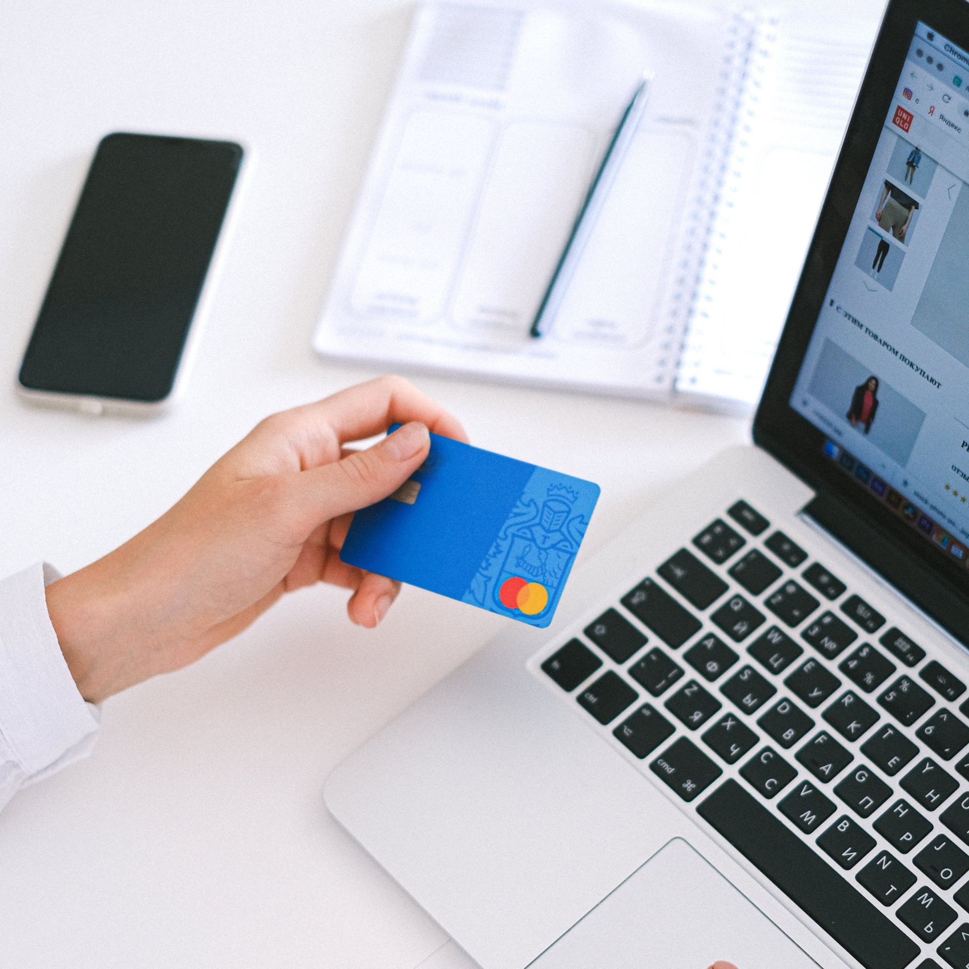 image of an e-commerce website/ online store, like those on Shopify