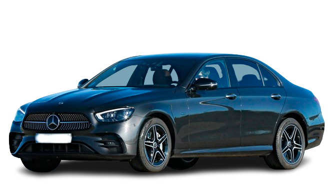 Sedán Mercedes-Benz azul sobre fondo blanco, vista frontal de tres cuartos.