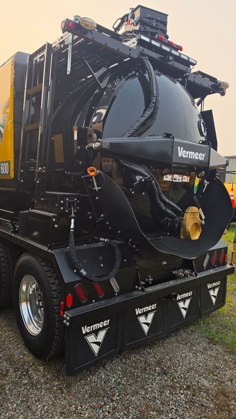 SMR Rapid Response Vermeer VXT600 hydro excavation truck ready for a utility dig