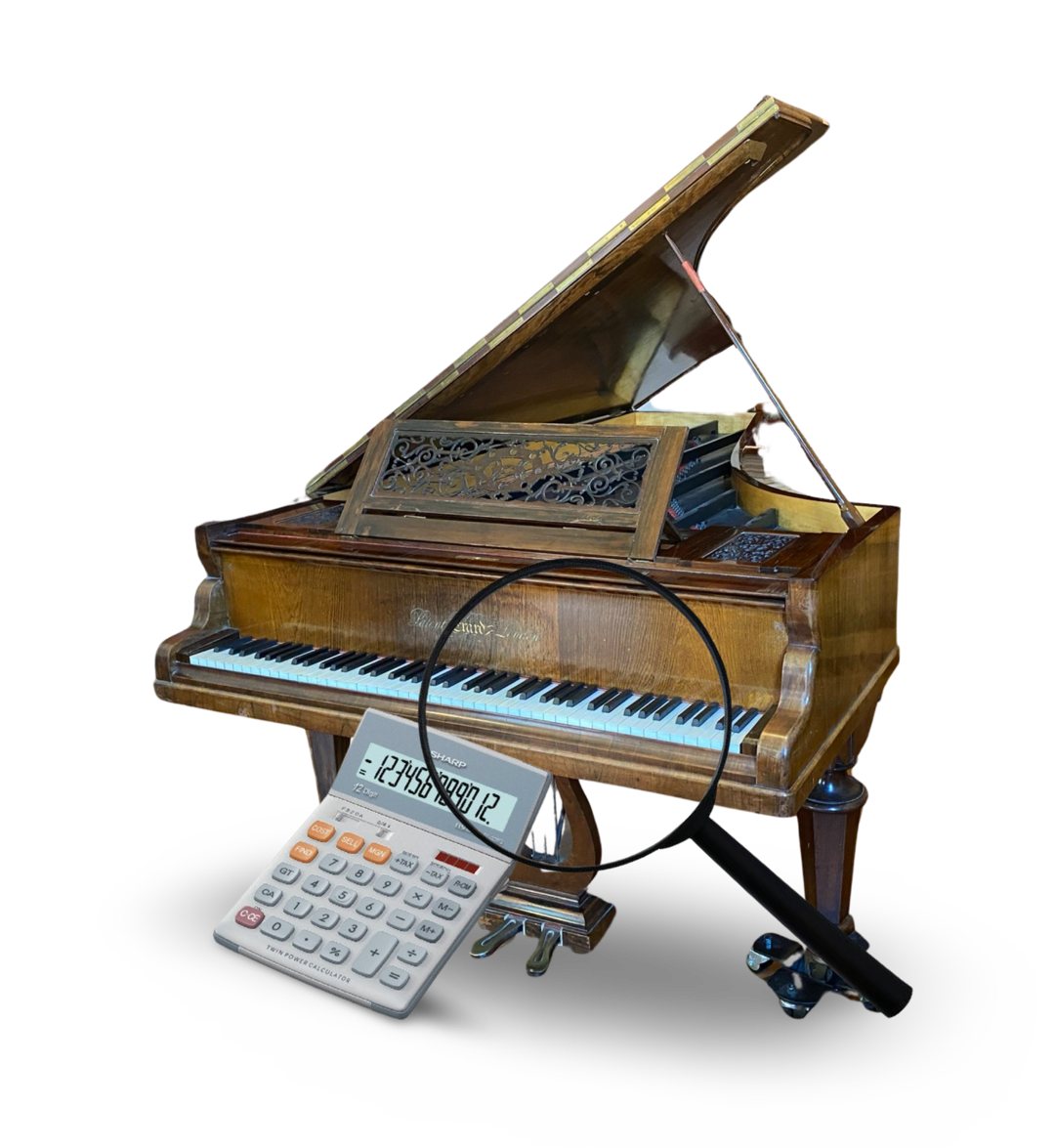 Vleugel met een rekenmachine op het klavier, die een prijsindicatie of financiële vergelijking suggereert.