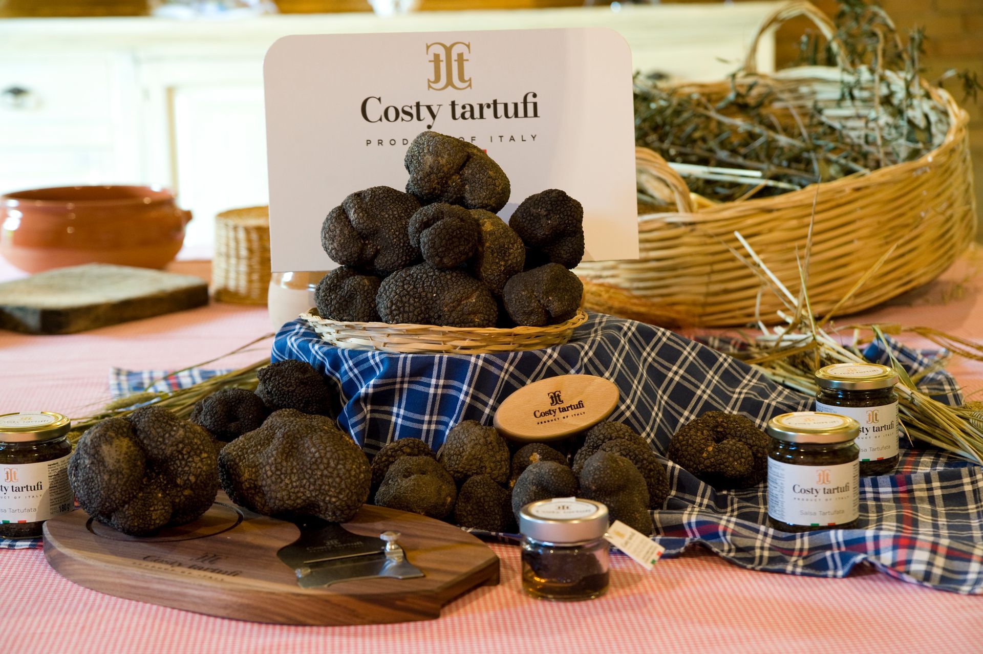 barattoli con salse al tartufo