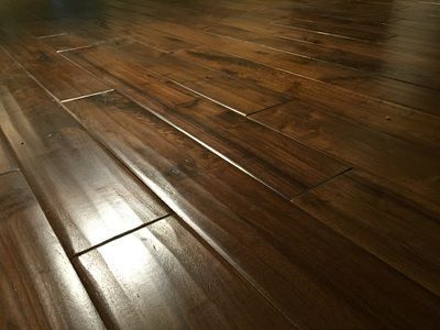 A close up of a wooden floor in a room.