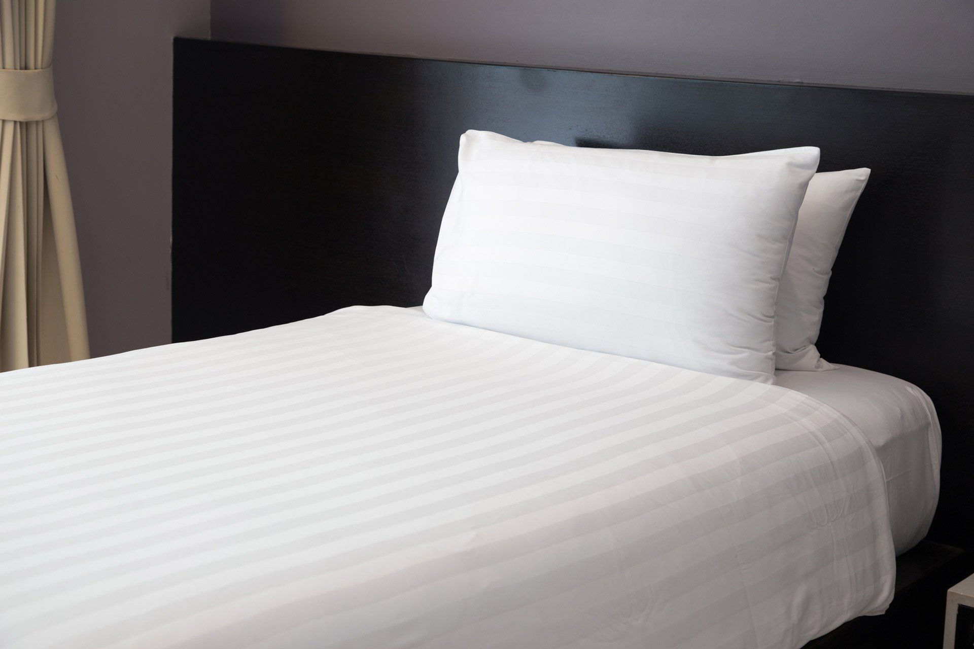 Single Bedroom — Anaheim, CA — Kettle Motor Hotel